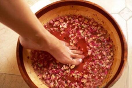 花椒足疗还能祛湿祛寒，促进精气通畅